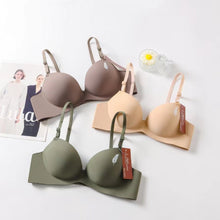 Load image into Gallery viewer, Seamless Feather Design Hand Shape Medium Padded Daily Wear Bra