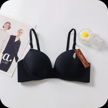 Load image into Gallery viewer, Seamless Feather Design Hand Shape Medium Padded Daily Wear Bra