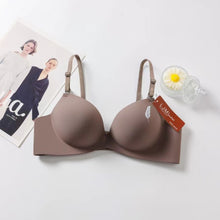 Load image into Gallery viewer, Seamless Feather Design Hand Shape Medium Padded Daily Wear Bra
