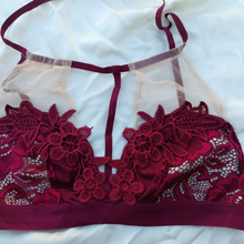 Load image into Gallery viewer, Flower Design Very Elegant Soft Bra & Underwear Set