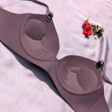 Load image into Gallery viewer, Imposed Design Hand Shape Seamless Medium Padded Bra