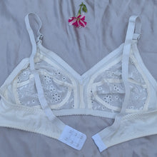 Load image into Gallery viewer, Very Soft & Smooth Traditional Chicken Bra