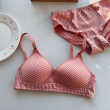 Load image into Gallery viewer, Dotted Cross Type Soft & Smooth Wireless Padded Bra