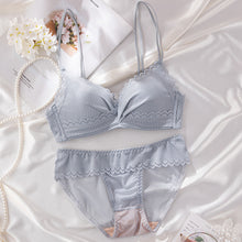 Load image into Gallery viewer, Very Soft & Smooth Lace Design Bra Set