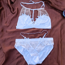 Load image into Gallery viewer, Flower Design Very Elegant  Soft Bra &amp; Underwear Set
