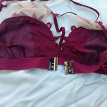 Load image into Gallery viewer, Flower Design Very Elegant  Soft Bra &amp; Underwear Set
