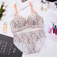 Load image into Gallery viewer, Double Padded Flower Design Bra &amp; Underwear Set
