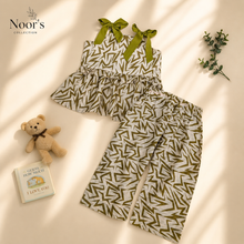 Load image into Gallery viewer, Pack of 2 Kids Suits With 1 Poni  - Noor's Collection
