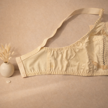 Load image into Gallery viewer, Pack of 2 Xoxo Very Fine Quailty Centre Design Bra's
