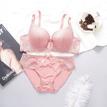 Load image into Gallery viewer, Deep Cup Laced Wired Single Padded Pushup Bra Set
