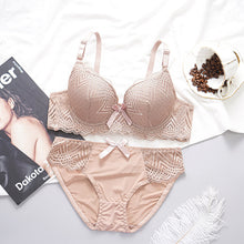 Load image into Gallery viewer, Deep Cup Laced Wired Single Padded Pushup Bra Set
