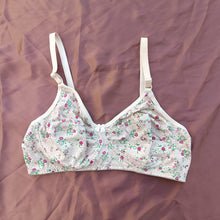 Load image into Gallery viewer, Flower Printed Non Padded Basic Bra
