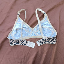 Load image into Gallery viewer, Very Soft Basic Printed Non Padded Bra
