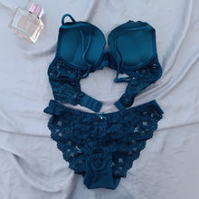 Load image into Gallery viewer, Double Padded Double Stripped Wired Pushup Bra Set
