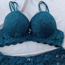 Load image into Gallery viewer, Double Padded Double Stripped Wired Pushup Bra Set
