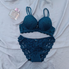 Load image into Gallery viewer, Double Padded Double Stripped Wired Pushup Bra Set
