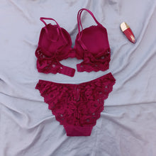 Load image into Gallery viewer, Double Padded Double Stripped Wired Pushup Bra Set
