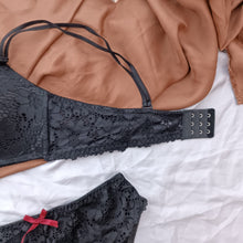 Load image into Gallery viewer, Elegant Bow Single Padded Removeable Strips Bra Set
