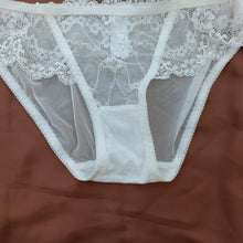 Load image into Gallery viewer, Laced High Stripped Double Padded Pushup Bra Set
