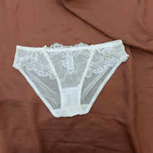 Load image into Gallery viewer, Laced High Stripped Double Padded Pushup Bra Set
