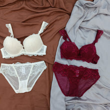 Load image into Gallery viewer, Laced High Stripped Double Padded Pushup Bra Set
