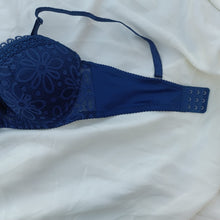 Load image into Gallery viewer, Lace Design Single Padded Wired Pushup With Removeable Straps
