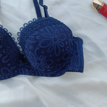 Load image into Gallery viewer, Lace Design Single Padded Wired Pushup With Removeable Straps
