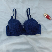 Load image into Gallery viewer, Lace Design Single Padded Wired Pushup With Removeable Straps

