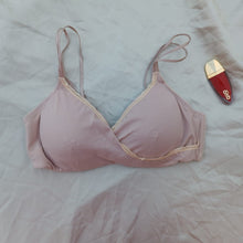 Load image into Gallery viewer, Xoxo Light Padded Double Stripped Laced Bra
