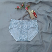 Load image into Gallery viewer, Small Flower Design Underwear
