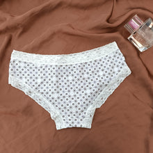 Load image into Gallery viewer, Soft &amp; Smooth Elastane Flower Design Underwear

