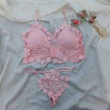 Load image into Gallery viewer, Flowers Crochet Bra &amp; Panty / Thongs Set
