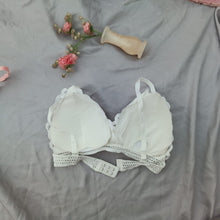 Load image into Gallery viewer, French Style V Shape Thin Removeable Padded Bra

