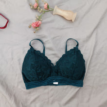 Load image into Gallery viewer, French Style V Shape Thin Removeable Padded Bra
