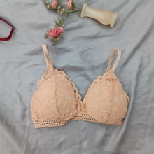 Load image into Gallery viewer, French Style V Shape Thin Removeable Padded Bra
