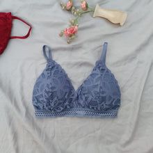 Load image into Gallery viewer, French Style V Shape Thin Removeable Padded Bra
