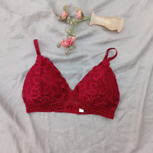 Load image into Gallery viewer, French Style V Shape Thin Removeable Padded Bra
