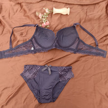 Load image into Gallery viewer, Deep Cup Laced Wired Single Padded Pushup Bra Set
