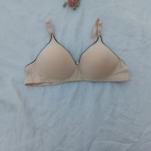 Load image into Gallery viewer, Soft &amp; Smooth Elastane Single Light Padded Bra
