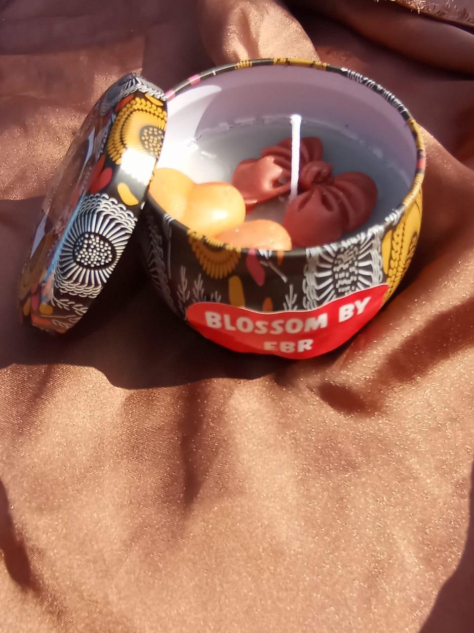 Bow & Heart Tin Candle