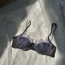 Load image into Gallery viewer, French Style Net Elegant Non Padded Bra Set

