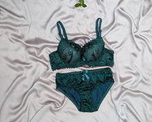 Load image into Gallery viewer, Pushup Wired Bridal/Daily Wear Net Bra Set
