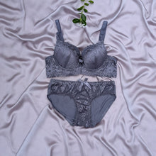 Load image into Gallery viewer, Pushup Wired Bridal/Daily Wear Net Bra Set
