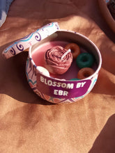 Load image into Gallery viewer, Flower &amp; Ring Tin Candle
