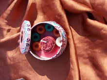 Load image into Gallery viewer, Flower &amp; Ring Tin Candle
