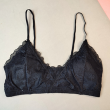 Load image into Gallery viewer, Flower Soft &amp; Light Padded Net Bra
