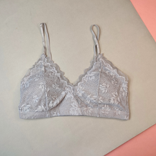 Load image into Gallery viewer, Flower Soft &amp; Light Padded Net Bra

