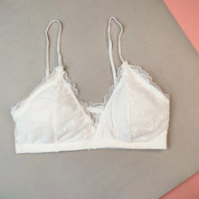 Load image into Gallery viewer, Flower Soft &amp; Light Padded Net Bra

