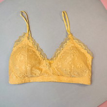 Load image into Gallery viewer, Flower Soft &amp; Light Padded Net Bra
