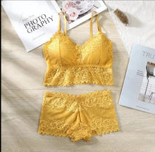 Load image into Gallery viewer, Laced Bra Set
